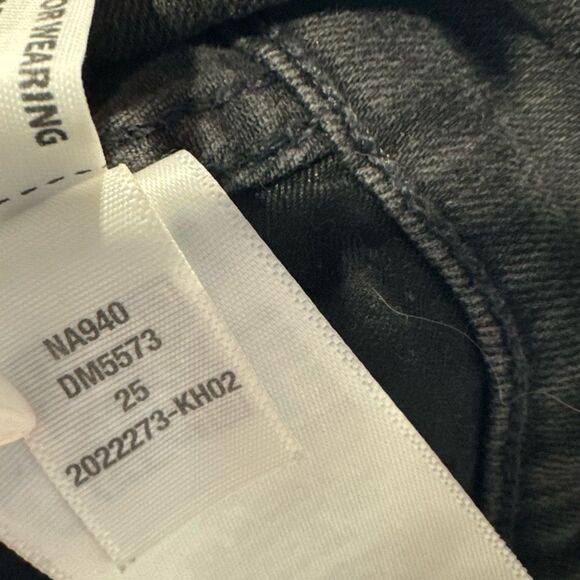 Madewell Stovepipe Jeans in Banberry Wash: Raw-Hem Edition - Picture 8 of 9